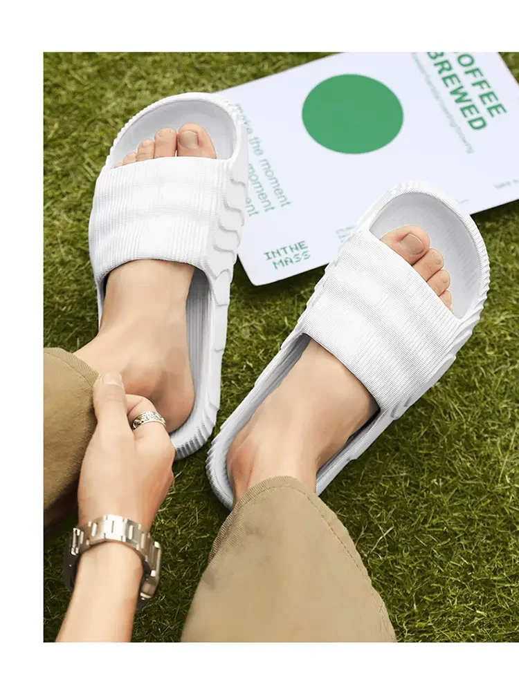 Man Fashion Sandals Solid Beach Slippers Summer Non Slip Sandals Soft Unisex Slides Women Luxury Outdoor Ultralight Shoes
