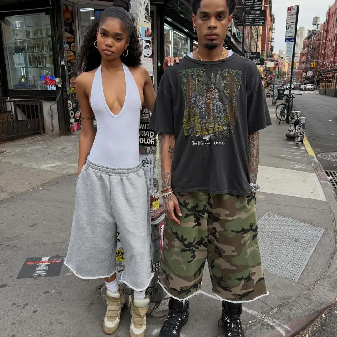 Unisex Camouflage Wide Leg Shorts Elastic Waist Loose Fit Baggy Shorts with Patch Pocket Casual Streetwear for Men and Women
