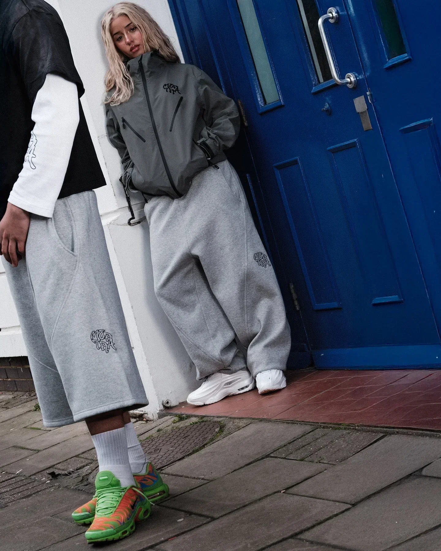 Unisex Y2K Streetwear Retro Sweatpants with Fluid Seams Embroidered Logo Hip Hop Harajuku Style Loose Fit Casual Pants Unisex Y2K Streetwear Retro Sweatpants with Fluid Seams Embroidered Logo Hip Hop Harajuku Style Loose Fit Casual Pants