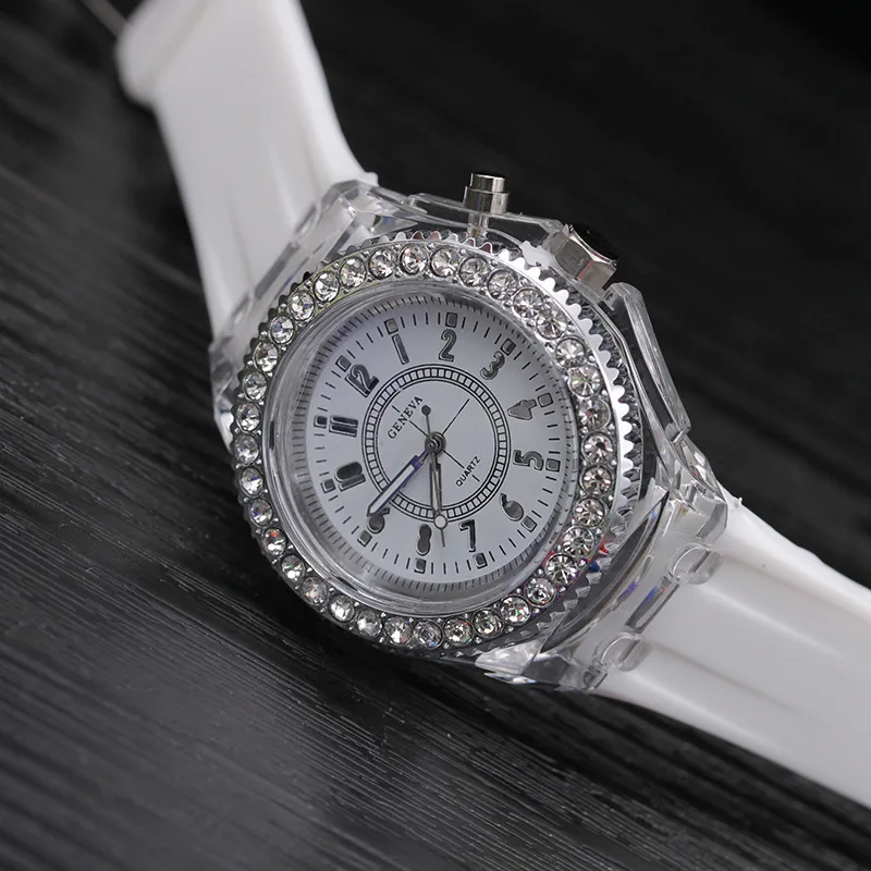 led Flash Luminous Watch Personality trends students lovers jellies woman men's watches 7 color light WristWatch bayan kol saati