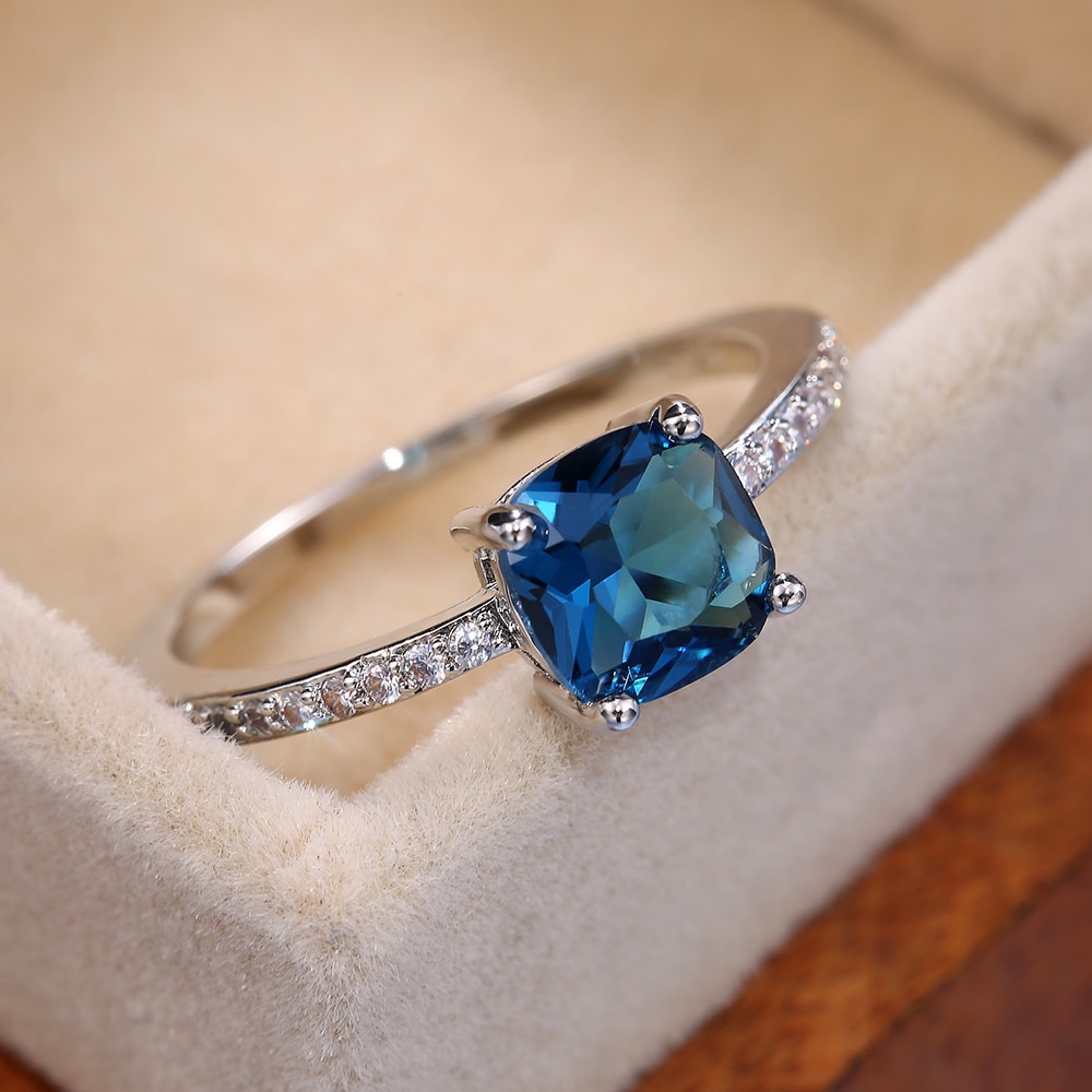 Square Stone Elegant Ring - Image 2